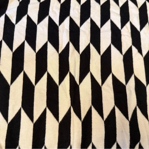 Charie Collette Black White Geometric Sweater NWT - Picture 2 of 6